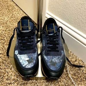 Authentic Valentino garavani men sneaker size 41 like new 👞